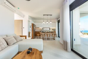 Smart TV, fireplace, video games, DVD player - Mageia Exclusive Residence - High-end Newly Built Villa Near Rethymno Center (Rethymno)