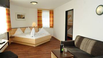 Family Suite (C) | Desk, soundproofing, free WiFi