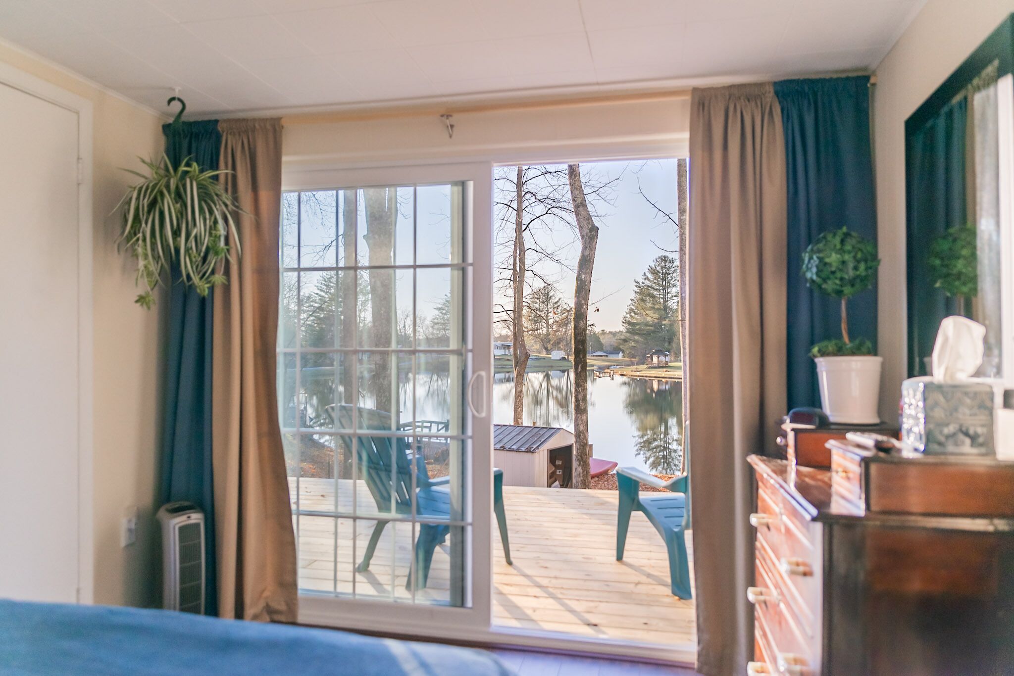 Camp Vista del Sol-Waterfront home, convenient to many state parks!