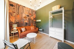 orange flat colourfull and fun incl. free parking | Living area | 43-inch Smart TV with satellite channels, TV, Netflix - GrazRentals (Graz)