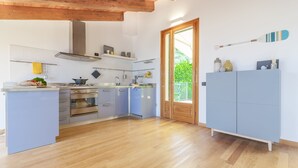 Leilighet, 2 soverom | Eget kjøkken | Espressomaskin, kaffetrakter/tekoker, kjøleskap og ovn