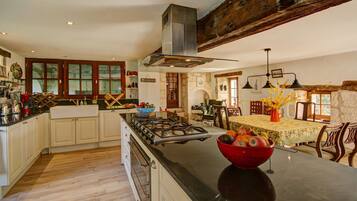 Refrigerador, horno, parrilla de estufa y lavavajillas