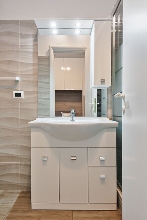 Estudio | Lavabo del cuarto de baño