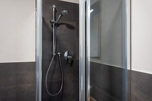 Studio (1) | Douche de la salle de bain