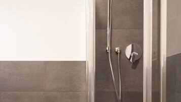 Apartment, 1 Bedroom (Bilo 2) | Bathroom shower