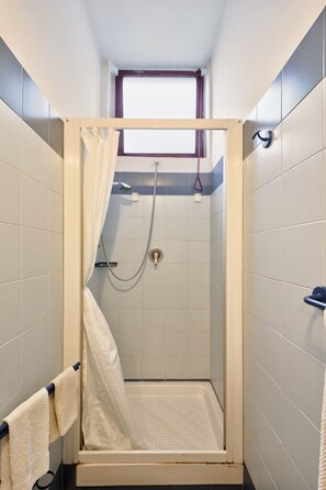 Studio | Bathroom shower
