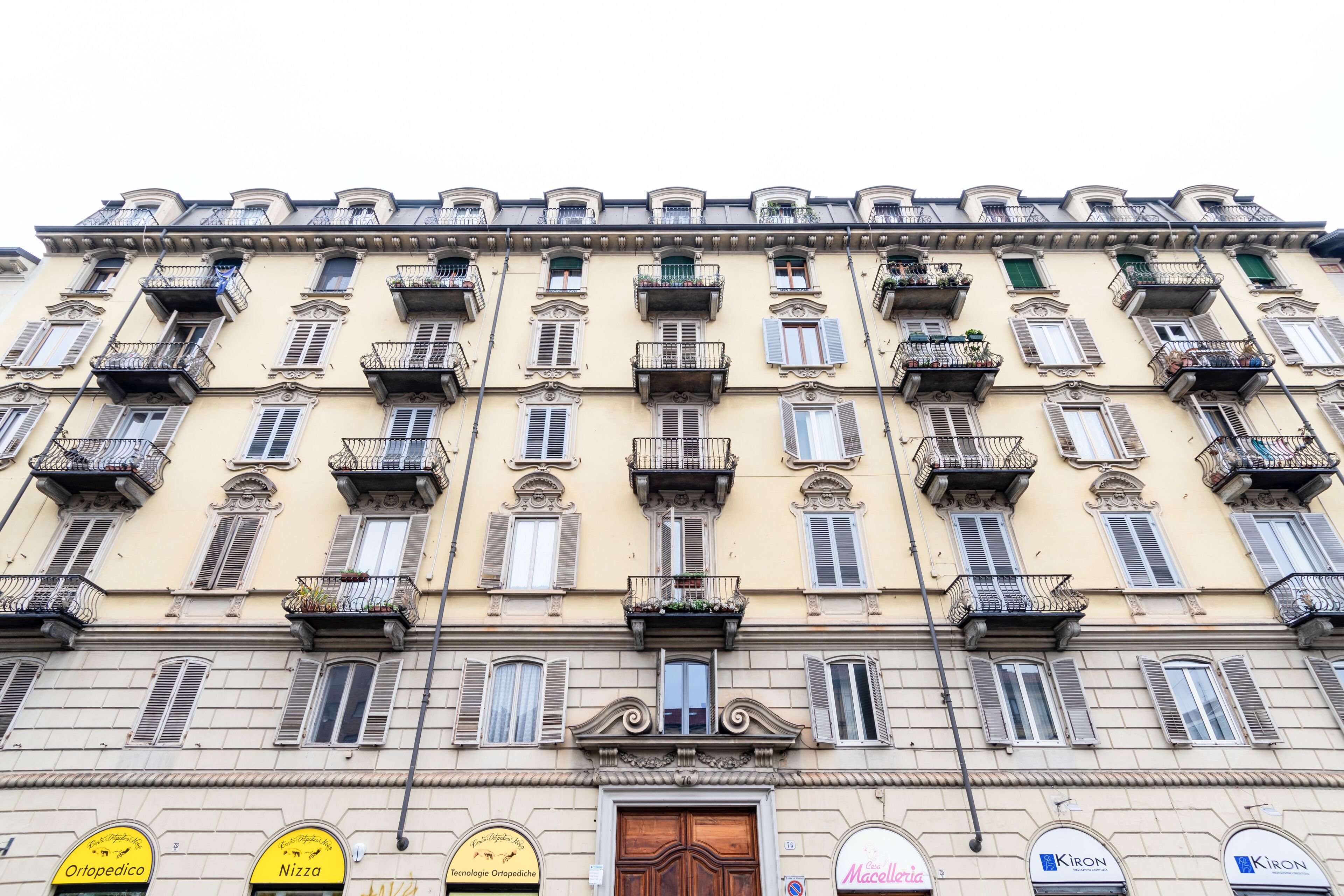 Dante Subway Apartment