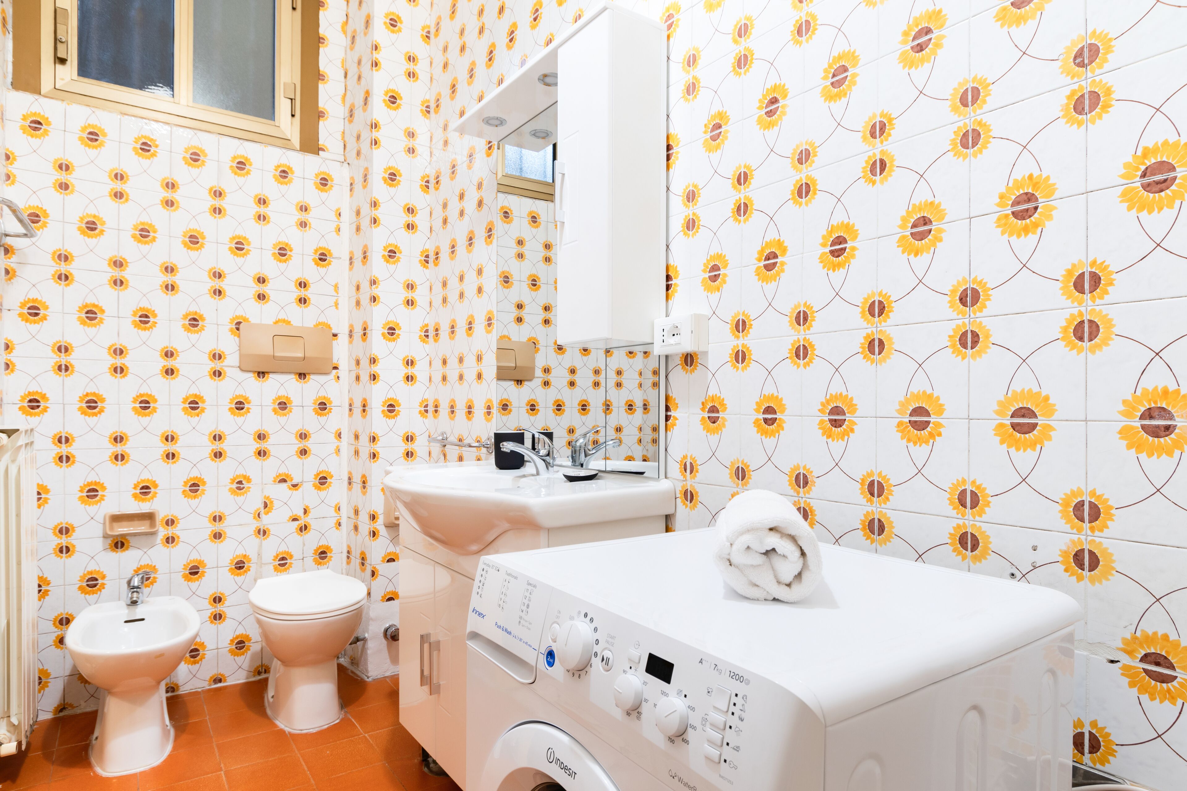 Dante Subway Apartment