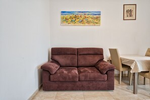 アパートメント 1 ベッドルーム | リビング エリア | 薄型テレビ