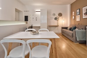 Apartment, 1 Schlafzimmer | Wohnbereich | Flachbildfernseher