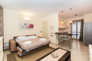 Studio | Free WiFi, bed sheets - Piazza Statuto Functional Studio (Turin)
