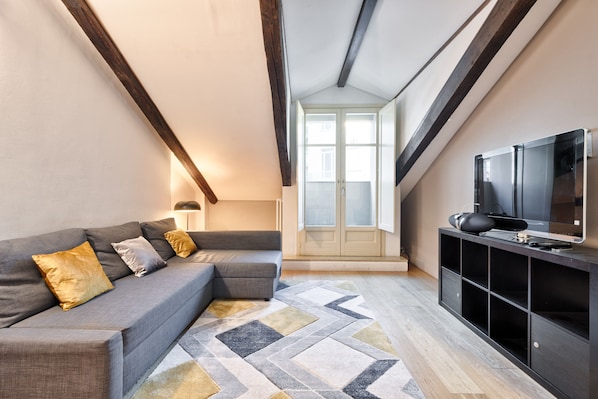 Apartment, 2 Schlafzimmer | Wohnbereich | Flachbildfernseher