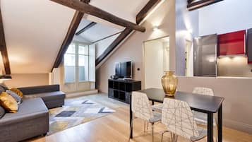 Apartment, 2 Bedrooms | Living area