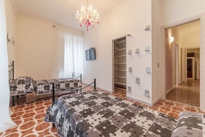 Apartment, 2 Schlafzimmer | 2 Schlafzimmer, Bügeleisen/Bügelbrett, kostenloses WLAN, Bettwäsche
