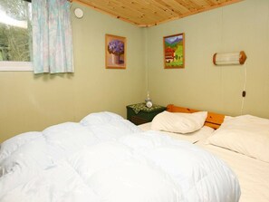 2 Schlafzimmer, Babybetten, individuell eingerichtet