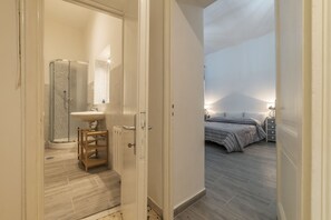 Huoneisto, 4 makuuhuonetta | 4 makuuhuonetta, työpöytä, silitysrauta/-lauta, ilmainen Wi-Fi