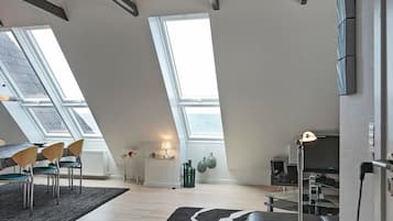 3 bedrooms, cots/infant beds