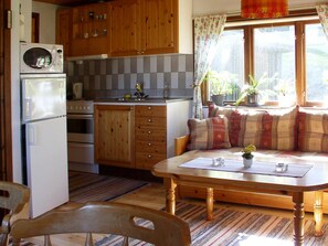 Coffee/tea maker, fridge, microwave - 4 Person Holiday Home in Henån (Henån)