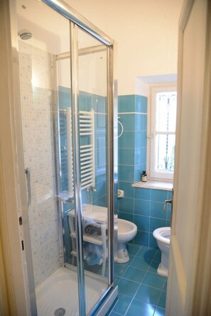 Apartment, 2 Bedrooms | Bathroom | Shower, rainfall showerhead, hair dryer, bidet - Casa Giardino Genazzano (Genazzano)