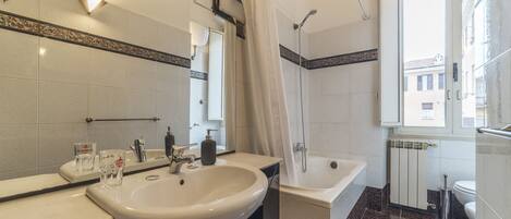 Apartment, 1 Bedroom | Bathroom | Combined shower/tub, rainfall showerhead, hair dryer, bidet