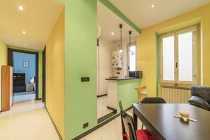 Appartement, 1 chambre | Restauration dans la chambre