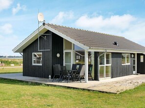 House | Exterior - Spacious Holiday Home in Storvorde near Sea (Storvorde)