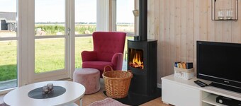 บ้านพักสำหรับวันหยุดที่กว้างขวางใน Storvorde ใกล้ทะเล