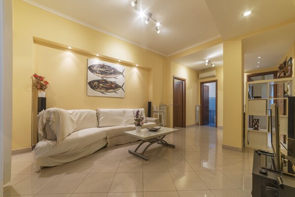 Appartement, 1 chambre | Salle de séjour