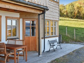 Exterior - 4 Person Holiday Home in Midsund (Midsund)