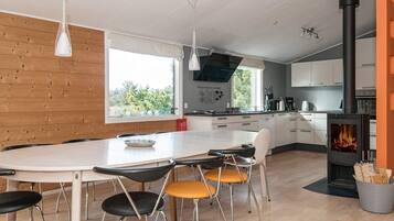 House | Private kitchen | Fridge, microwave, stovetop, dishwasher