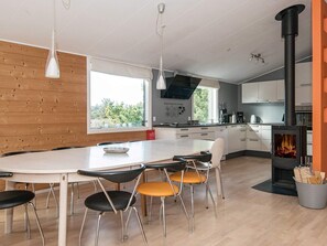 House | Private kitchen | Fridge, microwave, stovetop, dishwasher