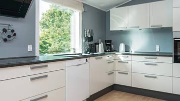 House | Private kitchen | Fridge, microwave, stovetop, dishwasher