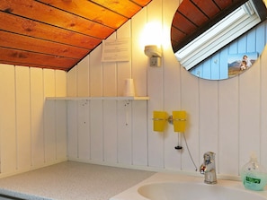 2 bedrooms, individually furnished, cribs/infant beds