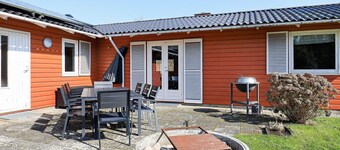Modern Holiday Home in Humble With Sauna