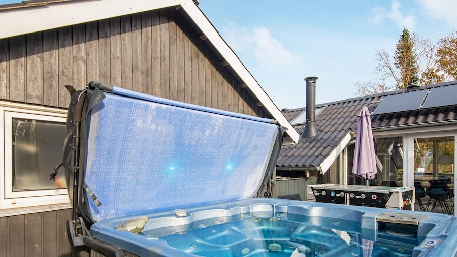 6 Person Holiday Home in Ebeltoft-by Traum