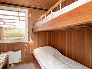 3 bedrooms, cribs/infant beds
