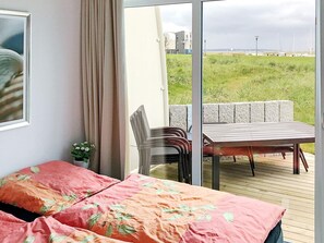 2 bedrooms, bed sheets