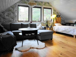 2 bedrooms, individually furnished, bed sheets