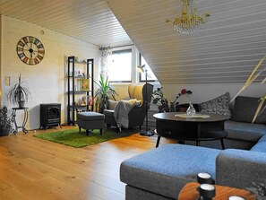 DVD player - 6 Person Holiday Home in Uddevalla (Uddevalla)