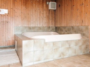 Spa treatment - Charming Holiday Home in BlÃ¥vand with Hot Tub (Blavand)