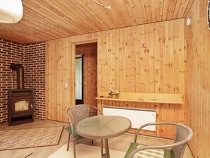 Dining - Charming Holiday Home in BlÃ¥vand with Hot Tub (Blavand)