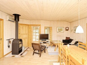 DVD player - Cozy Cottage in Hemmet With Sauna (Hemmet)