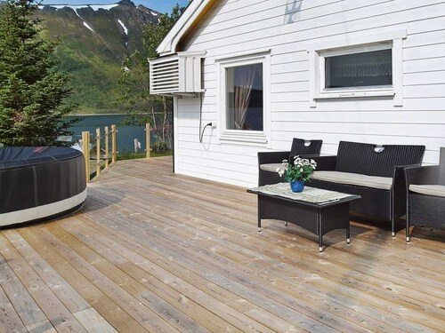 Holiday Home in Arnøyhamn