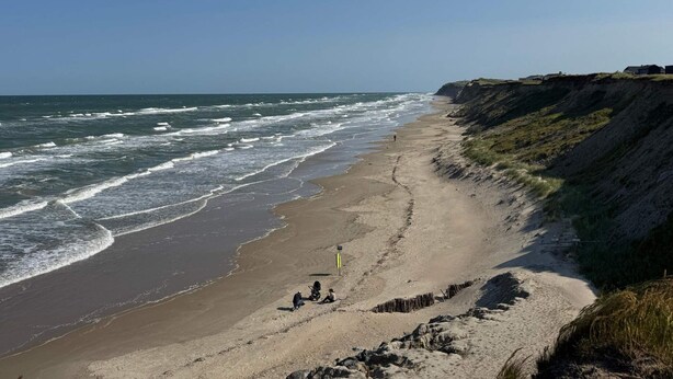 A coastal beach with a sandy shore, waves, and a cliff. - 6 Person Holiday Home in Lokken-by Traum (Lokken)