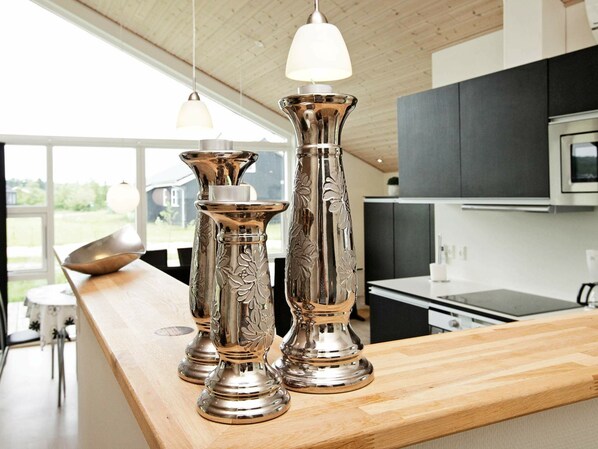 Coffee/tea maker, fridge, microwave, stovetop - Luxurious Holiday Home in Brovst With Play Area for Kids (Brovst)