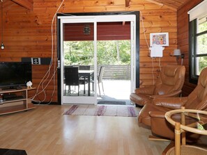 Interior - Cheery Holiday Home in Hadsund near Sea (Hadsund)