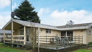 Exterior - Fantastic Holiday Home in Hejls With Sun Loungers (Hejls)