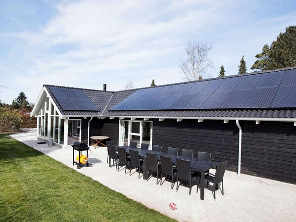 House | Tempat makan luar