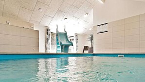 Hus | Basseng | Innendørsbasseng og utendørsbasseng