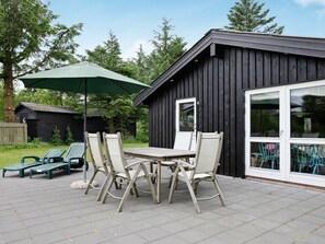 Balcony - Quaint Holiday Home in Hirtshals With Terrace (Hirtshals)